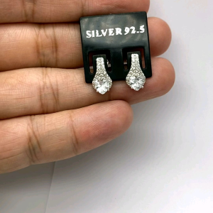 - ต่างหู เงินแท้ 92.5% งานส่งออก ดีไซน์สวยหรู ดูแพง เม็ดยอด ฝังเพชรสวิส cz เกรด 5A รูปหัวใจ เล่นไฟหนักมาก ขนาด 5.5 มิล 2 เม็ด และฝังล้อม ขนาด 0.5 มิล 40 เม็ด หน้าต่างหูกว้าง 0.7×1.3 ซม. หนัก 2.2 กรัม เคลือบทองคำขาวแล้วครับ ใส่ไม่ดำ และไม่ซ้ำใครครับ