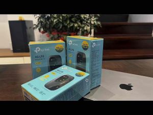 Bộ phát wifi di động 4G TP-Link M7000 tốc độ 300Mbps kết nối 10 thiết bị cùng lúc pin 2000mAh thiết kế gọn nhẹ tiện lợi mang đi khắp nơi.