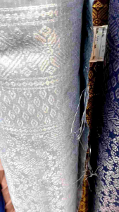 Kain Songket Meteran: Tradisi dan Keindahan Kain Tradisional Indonesia