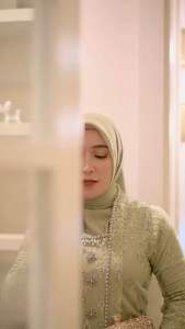 {\n    \"article\": \" Kebaya Kutu Baru & Kebaya Tunik Brokat: Pilihan Modis Untuk Anda