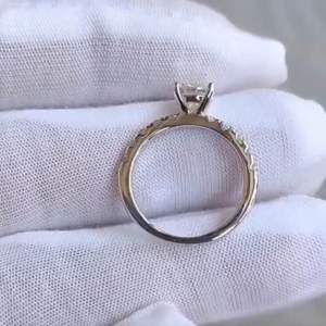 แหวนเพชรโมอีส—รุ่น Eterna ขนาด 1 กะรัต ตัวเรือนเงิน92.5% ชุบทองคำขาว พร้อมใบเซอร์