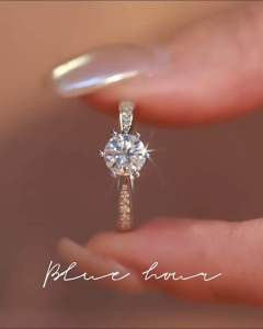 แหวนเพชรโมอีส–รุ่นPromise ขนาด 1 กะรัต ตัวเรือนเงิน92.5% ชุบทองคำขาว พร้อมใบเซอร์