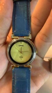 Đồng hồ nữ OPEL QUARTZ size 33mm  đính đá kim cương góc 12h  cọc số vàng  mặt vàng kính vát kim cương dây da xanh còn tốt