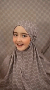 SETELAN MUKENA ANAK RAYON SUPER USIA 9-15 TAHUN PREMIUM FREE TAS TRAVEL POUCH CANTIK SEBAGAI PERLENGKAPAN IBADAH SHOLAT WANITA & PEREMPUAN SEGALA UMUR BAIK REMAJA ORANG TUA DEWASA TELEKUNG STANDAR BATIK BALI MURAH BAHAN KATUN NORMAL ADEM SEJUK DAN NYAMAN