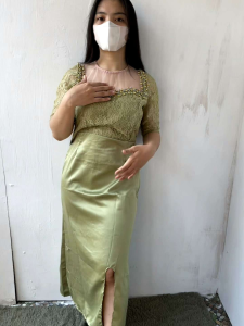 Gaun Pesta Elegan: Tips Memilih & Mengenakan Dress Satin Velvet Mewah