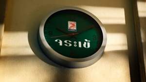 กาวยาแนวสระว่ายน้ำ จระเข้ แพลทินัม สีขาวไข่มุก 1กก. (ยาแนวสำหรับสระว่ายน้ำ สปา ซาวน่า และห้องน้ำทั่วไป)