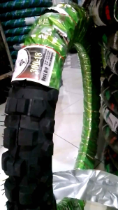 Ban Luar Cross 300-18: Desain Tahan Lama & Berkualitas Tinggi