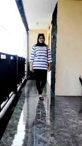 Kaos Oversize Lengan 3/4 Motif Garis Kekinian Bahan Katun