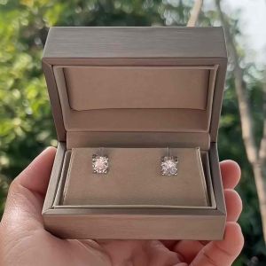 ต่างหูเพชรโมอีส 1 กะรัต ชูหัวเพชรรอบด้าน ตัวเรือนเงิน92.5%(D3007)