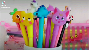 MỘT SET 20 BÚT MỰC GEL - BÚT NƯỚC NẮP HÌNH THÚ SIÊU DỄ THƯƠNG BÚT VIẾT TRƠN ĐỀU MÀU