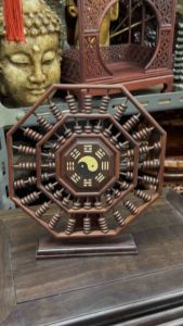 ลูกคิดแปดเหลี่ยม สูง23cmกว้าง20cm หยินหยาง ไตรแกรมสีแดงก้านของที่แขวนผนังทำจากมะฮอกกานีไทเก็กไม้แข็งหมุนได้ที่บ้านลูกคิด