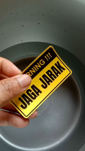 stiker warning jaga jarak untuk kendaraan mobil pribadi ukuran minimalis bisa ditempel di semua bagian body mobil