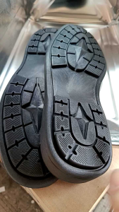 De 685: Moulded Rubber Sole for Men's Black Shoes