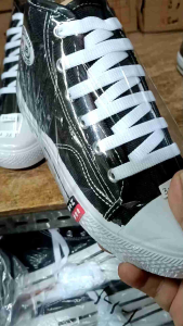 SEPATU SEKOLAH N/B BOT HITAM PUTIH SOL KUNING TALI SEKOLAH SDSMPSMA TERLARIS