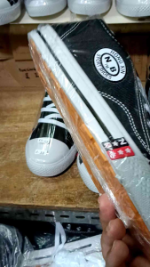 SEPATU SEKOLAH N/B PENDEK TALI SOL KUNING HITAM PUTIH SEKOLAH SDSMPSMA TERLARIS