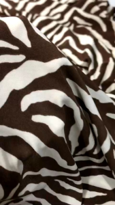 vải thun rayon họa tiết rằn ri_( khổ 1m6) nâu kem dày vừa mềm rũ may đầm váy áo vv