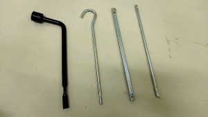 Paket Kunci Roda & Handle Putaran Dongkrak AvanzaXenia VelozLuxiograndmaxAgyaAylaCalyaSigraGrand LivinaXpander