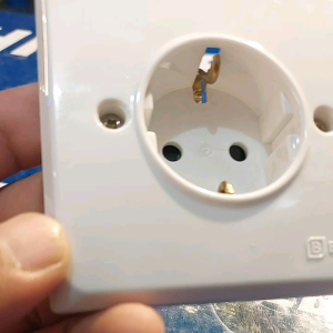 broco stop kontak allegra series dengan child protection