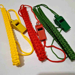 Tali Pramuka Kecil Plus Pluit: Pilihan Terbaik untuk Peralatan Pramuka