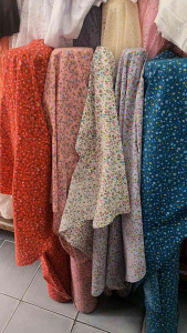 ผ้าเมตร หลา ลายดอกไม้เล็ก มินิมอล วินเทจ ผ้าคอตตอลผสม ถ่ายพร็อพ ฉาก ผ้าปู ปูโต๊ะ หน้ากว้าง 110-115cm