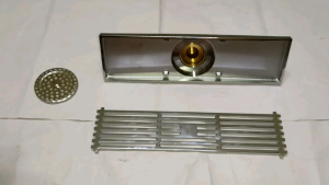 Ga thoát sàn dài 60 cm x 8 cm. Chất liệu inox 304 bóng.