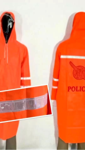 เสื้อกันฝน ตำรวจ ผ้าหนา pu  ใส่กันฝนดีเยี่ยม ทนทานใช้ได้นานหลายปี มีหลายรุ่นให้เลือก ความยาว 115 - 125 cm  สวยตรงตามระเบียบตร สินค้ารับประกัน 100%