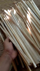 stik kayu jati 1cm panjang 45cm.15 batang bahan kerajinan