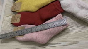 Kaos Kaki Anak Musim Dingin: Pilihan Terbaik untuk Keperluan Traveling dan Aktivitas Luar Ruangan