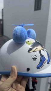 Mũ bảo hiểm trẻ em ngựa in hình Tung tung Sahur kèm chong chóng xịn 1-3tuổi