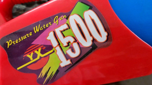 ปืนฉีดน้ำ ปั๊มลมยิงไกล มี3สี ขนาด58เซนฯ รุ่น 5500 มีสายสะพาย จุน้ำ1800ml