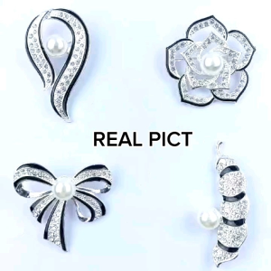 Model Aksesoris Dewasa Elegan: Kebaya, Jilbab, & Blazer