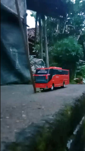 Mainan miniatur bus basuri telolet janguleee dalacutes