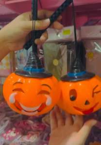 Bí Ngô Có Tay Cầm 12cm Có Đèn Và Nhạc Phụ Kiện Trang Trí Đồ Chơi Halloween