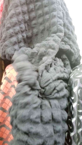 Bahan Kringkel Boboho: Pengertian, Manfaat & Cara Menggunakannya\\n\\n Apa Itu Bahan Kringkel Boboho?\\n\\nBahan Kringkel Boboho adalah sejenis kain yang populer digunakan dalam dunia fashion dan desain pakaian. Kain ini memiliki tekstur unik yang membuatnya berbeda dari bahan lainnya. Berikut adalah beberapa poin penting mengenai bahan Kringkel Boboho:\\n\\n- **Perbedaan dengan Bahan Lainnya:** Kain Kringkel Boboho memiliki tekstur yang lebih ringan dan lembut dibandingkan dengan bahan lainnya. Selain itu, bahan ini juga memiliki daya serap air yang baik, sehingga cocok digunakan untuk membuat pakaian yang nyaman dikenakan.\\n\\n- **Sifat-Sifat Unik:** Bahan Kringkel Boboho memiliki sifat-sifat unik seperti daya serap air yang baik, tidak mudah kusut, dan memiliki tekstur yang ringan dan lembut.\\n\\n- **Keunggulan dalam Desain Pakaian:** Bahan Kringkel Boboho memiliki keunggulan dalam desain pakaian karena teksturnya yang unik dan nyaman dikenakan. Selain itu, bahan ini juga cocok digunakan untuk membuat berbagai jenis pakaian, mulai dari atasan hingga rok.\\n\\n Bagaimana Menggunakan Bahan Kringkel Boboho untuk Fashion?\\n\\nBerikut adalah beberapa langkah-langkah yang dapat Anda lakukan untuk menggunakan bahan Kringkel Boboho dalam fashion:\\n\\n- **Langkah-Langkah Membuat Desain Pakaian:** Anda dapat membuat desain pakaian dengan bahan Kringkel Boboho dengan cara memilih model yang sesuai dan menentukan ukuran yang diinginkan. Selanjutnya, potong kain sesuai dengan pola yang telah dibuat dan jahit menggunakan mesin jahit.\\n\\n- **Tips dalam Memilih Kualitas Kain:** Saat memilih kualitas kain Kringkel Boboho, pastikan untuk memilih kain yang memiliki tekstur yang baik dan tidak mudah robek. Selain itu, perhatikan juga warna dan motif kain agar sesuai dengan desain pakaian yang diinginkan.\\n\\n- **Cara Merawat Bahan Kringkel Boboho:** Untuk merawat bahan Kringkel Boboho agar tetap awet, pastikan untuk mencuci kain dengan air dingin dan tidak menggunakan pemutih. Selain itu, jemur kain di tempat yang teduh dan hindari menjemur langsung di bawah sinar matahari.\\n\\n Manfaat Menggunakan Bahan Kringkel Boboho dalam Desain Pakaian\\n\\nBerikut adalah beberapa manfaat yang dapat Anda peroleh dengan menggunakan bahan Kringkel Boboho dalam desain pakaian:\\n\\n- **Efek Visual:** Penggunaan bahan Kringkel Boboho dapat memberikan efek visual yang menarik pada pakaian. Tekstur unik dari bahan ini dapat membuat pakaian tampak lebih elegan dan stylish.\\n\\n- **Kelebihan dalam Meningkatkan Daya Tarik Fashion:** Selain efek visual yang menarik, bahan Kringkel Boboho juga memiliki kelebihan dalam meningkatkan daya tarik fashion. Bahan ini cocok digunakan untuk membuat berbagai jenis pakaian, mulai dari atasan hingga rok, sehingga dapat meningkatkan daya tarik fashion Anda.\\n\\n- **Cara Mengkombinasikan Bahan Kringkel Boboho dengan Bahan Lainnya:** Anda dapat mengkombinasikan bahan Kringkel Boboho dengan bahan lainnya seperti denim, sutra, atau katun untuk membuat desain pakaian yang lebih menarik. Pastikan untuk memilih kombinasi warna dan motif yang sesuai agar hasil akhirnya tampak lebih harmonis.\