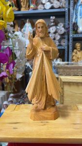 Tượng lòng thương xót chúa cao 30cm gỗ pơmu nguyên khối.