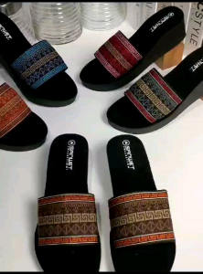 Arkn Sandal Wedgse Selop Motip Terbaru 2024