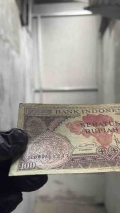 Uang Kertas 100 Rupiah 1959 Seri Bunga Koleksi Kuno