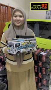 Miniatur truk oleng mainan truk full Telolet basuri