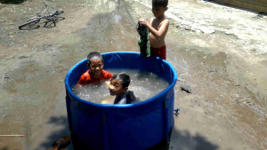 Kolam Terpal Bulat Diameter 1M Tinggi 50Cm Full Set untuk Ikan Lele Koi Hias Merk Orchid
