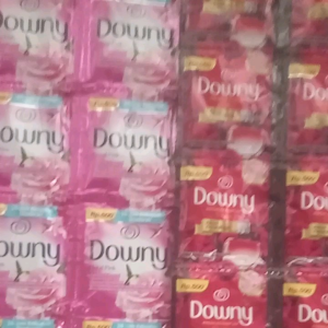 Downy Varian Ungu ( 12 Sachet)
