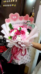 Bó hoa hồng sáp thơm mix màu cao cấp kèm giỏ xách lịch sự