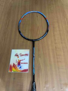 Raket Badminton Fly Power Macan: Desain Ergonomis & Berkualitas Tinggi