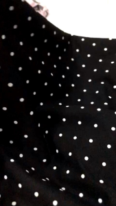 vải thun cát nhật chấm bi  5 ly trắng nền đen  _( khổ 1m7)  dày vừa mềm mại may đầm váy áo kiểu vv