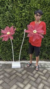 Standing Bunga Dekorasi Pelaminan Motiv Bunga Teratai Bahan Kain Organdi 2 Cabang Lampu Taman Hias Ruang Tamu Kamar untuk Tampilan Elegan