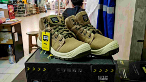 SEPATU SAFETY JOGGER SAFETY SHOES DESERT CREAM 011 S1P