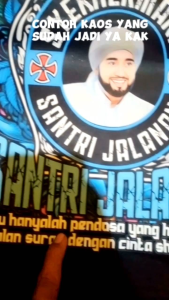 Kaos Syekermania Tulus: Baju Santri Sholawat untuk Santri Jalanan