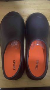 Sepatu Kitchen Anti Slip & Tahan Air