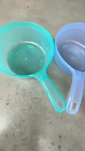 ขันน้ำมีด้ามจับ ขันน้ำพลาสติก ขันมีด้าม สีหวาน ขันตักน้ำ ขันอาบน้ำ Perfectworlds