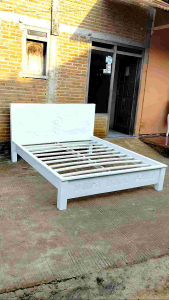 Tempat tidur minimalis kayu jati cat dico