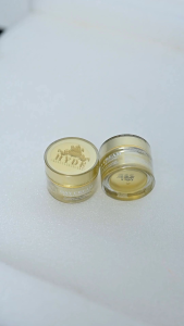 Paket Skincare Hyde Beauty: 1 Paket GLOWING isi 5\\n\\n Apa itu Paket Skincare Hyde Beauty?\\n\\nPaket Skincare Hyde Beauty adalah rangkaian produk perawatan kulit yang dirancang untuk memberikan hasil optimal dalam perawatan kulit Anda. Dengan kandungan alami dan bahan berkualitas tinggi, produk-produk ini dirancang untuk membantu Anda mencapai kulit yang sehat, cerah, dan bercahaya. Paket Skincare Hyde Beauty ini berisi 5 produk yang dirancang untuk memberikan hasil terbaik dalam perawatan kulit Anda: Facial Wash & Day Cream, Krim Malam Forte, Toner, Serum Lemon, dan Serum Sakura.\\n\\n Facial Wash & Day Cream\\n\\nFacial Wash & Day Cream adalah dua produk penting dalam paket skincare Hyde Beauty. Facial Wash dirancang untuk membersihkan kulit Anda secara efektif, sementara Day Cream membantu melindungi kulit Anda selama siang hari dan memberikan nutrisi yang dibutuhkan oleh kulit Anda.\\n\\n Krim Malam Forte\\n\\nKrim Malam Forte adalah produk yang dirancang untuk membantu proses regenerasi kulit selama tidur. Dengan kandungan alami yang membantu mencerahkan dan melembutkan kulit, Krim Malam Forte dapat membantu Anda mendapatkan kulit yang sehat dan bercahaya.\\n\\n Paket Skincare Isi 5\\n\\nPaket Skincare Hyde Beauty ini berisi 5 produk yang dirancang untuk memberikan hasil terbaik dalam perawatan kulit Anda. Dengan menggunakan semua produk ini secara rutin, Anda dapat mencapai kulit yang sehat, cerah, dan bercahaya.\\n\\n Bagaimana Cara Menggunakan Paket Skincare Hyde Beauty?\\n\\nBerikut adalah langkah-langkah penggunaan Paket Skincare Hyde Beauty:\\n\\n1. Bersihkan wajah Anda dengan Facial Wash.\\n2. Gunakan toner untuk membersihkan sisa-sisa kotoran dan membersihkan pori-pori.\\n3. Oleskan Day Cream pada wajah Anda selama siang hari.\\n4. Sebelum tidur, oleskan Krim Malam Forte pada wajah Anda.\\n5. Gunakan Serum Lemon atau Serum Sakura sesuai kebutuhan Anda.\\n\\n Tips Menggunakan Paket Skincare Hyde Beauty\\n\\nBerikut adalah beberapa tips untuk menggunakan Paket Skincare Hyde Beauty:\\n\\n* Gunakan produk-produk ini secara rutin untuk mendapatkan hasil terbaik.\\n* Jangan lupa untuk membersihkan wajah Anda sebelum tidur.\\n* Jika Anda memiliki kulit sensitif, cobalah untuk menggunakan produk-produk ini secara bertahap.\\n* Jangan lupa untuk minum air yang cukup untuk menjaga kelembutan kulit Anda.\\n\\n Keunggulan Paket Skincare Hyde Beauty\\n\\nPaket Skincare Hyde Beauty memiliki beberapa keunggulan yang membuatnya menjadi pilihan yang tepat untuk perawatan kulit Anda:\\n\\n* Produk-produk ini dirancang dengan bahan alami dan berkualitas tinggi.\\n* Produk-produk ini dirancang untuk membantu Anda mencapai kulit yang sehat, cerah, dan bercahaya.\\n* Produk-produk ini mudah digunakan dan cocok untuk semua jenis kulit.\\n\\n Manfaat Serum Lemon & Sakura\\n\\nSerum Lemon dan Sakura adalah dua produk yang memiliki manfaat yang sangat baik bagi kulit Anda. Serum Lemon dapat membantu mencerahkan kulit Anda dan mengurangi noda hitam, sementara Serum Sakura dapat membantu melembutkan dan memperbaiki tekstur kulit Anda.\\n\\n Kesimpulan\\n\\nPaket Skincare Hyde Beauty adalah pilihan yang tepat untuk perawatan kulit Anda. Dengan kandungan alami dan bahan berkualitas tinggi, produk-produk ini dirancang untuk membantu Anda mencapai kulit yang sehat, cerah, dan bercahaya. Jadi, jangan ragu untuk mencoba Paket Skincare Hyde Beauty dan rasakan manfaatnya sendiri.\\n\\n Rekomendasi Paket Skincare Hyde Beauty\\n\\nPaket Skincare Hyde Beauty sangat direkomendasikan untuk Anda yang ingin merawat kulit Anda dengan cara yang efektif dan alami. Dengan menggunakan produk-produk ini secara rutin, Anda dapat mencapai kulit yang sehat, cerah, dan bercahaya.\\n\\n Kesimpulan Singkat\\n\\nPaket Skincare Hyde Beauty adalah rangkaian produk perawatan kulit yang dirancang untuk memberikan hasil optimal dalam perawatan kulit Anda. Dengan kandungan alami dan bahan berkualitas tinggi, produk-produk ini dirancang untuk membantu Anda mencapai kulit yang sehat, cerah, dan bercahaya.\n}